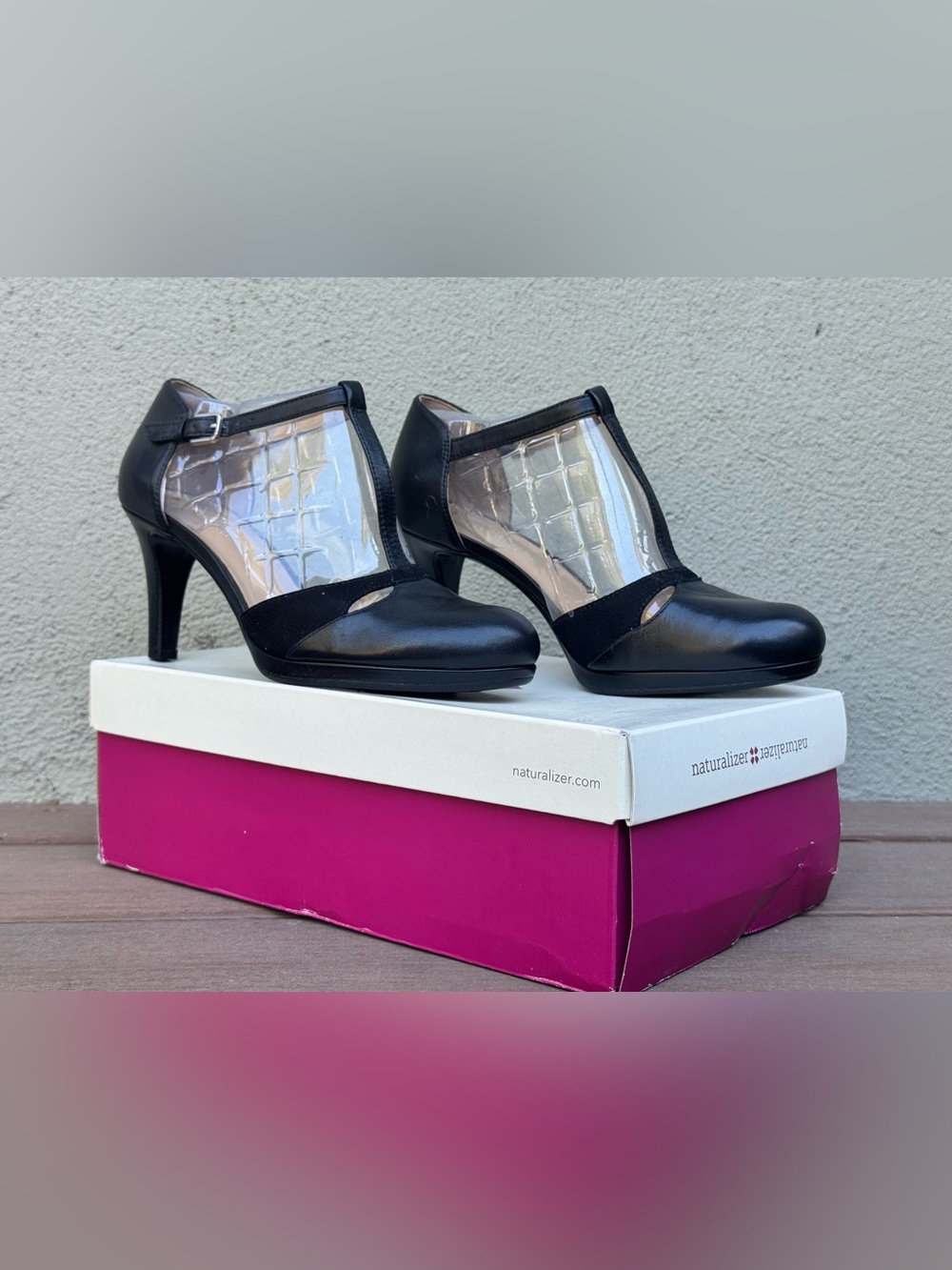 Naturalizer Black Leather T-Strap Pumps